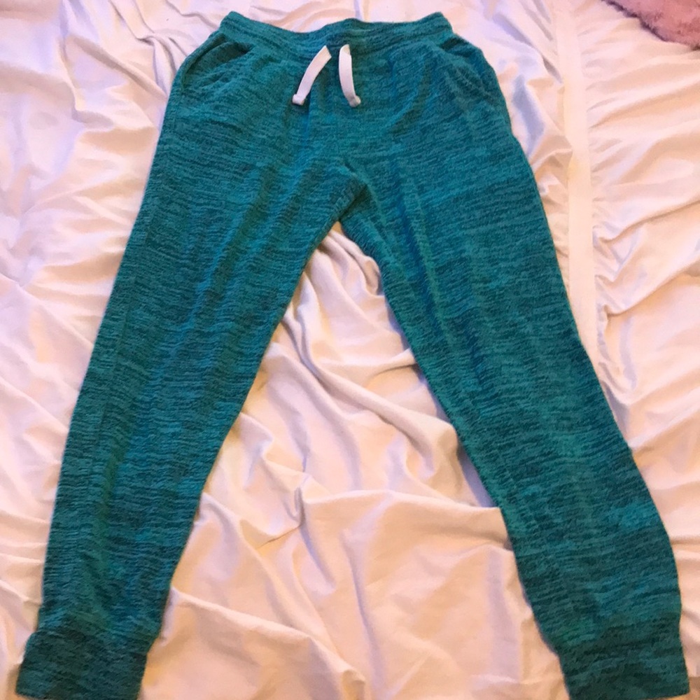 really comfy sweatpants not too thick not too thin perfect for chilling in kids